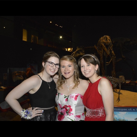 Meet your Posher, Becca - Picture 1 of 1